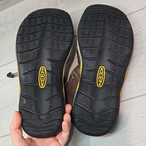 Keen Mens Whisper Outdoor Hiking Fisherman Sandals shoes sz 8.5